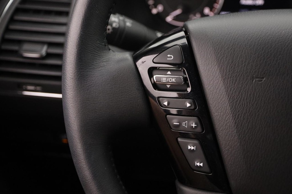 Nissan Armada Vehicle Image 12