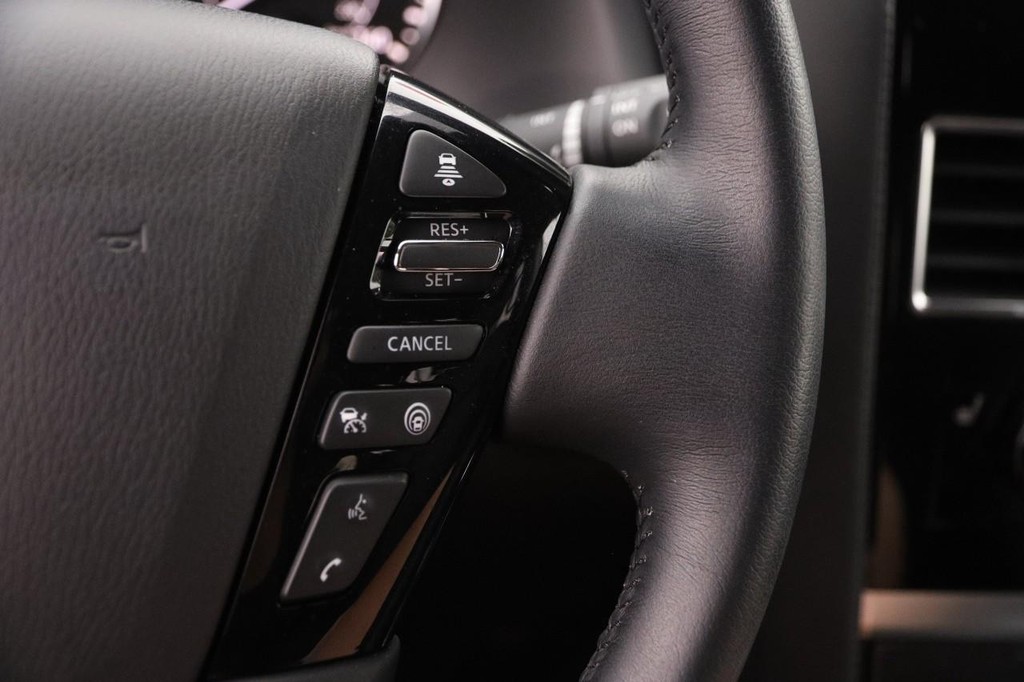 Nissan Armada Vehicle Image 13
