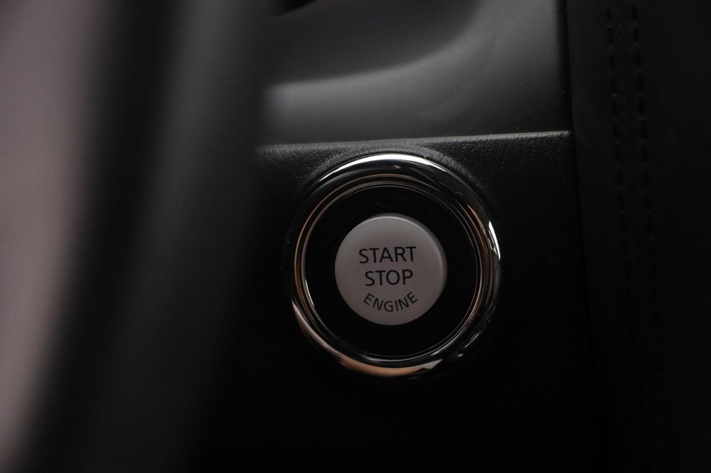 Nissan Armada Vehicle Image 15