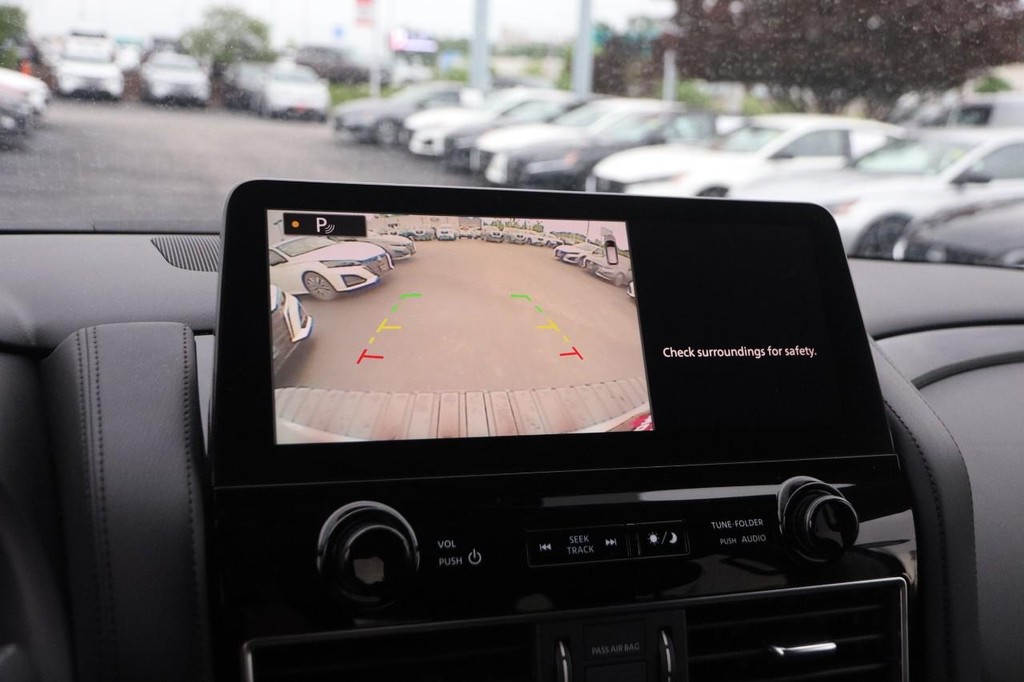 Nissan Armada Vehicle Image 18