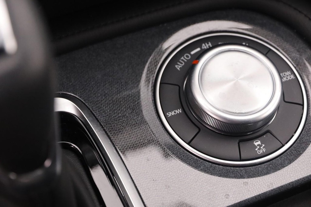 Nissan Armada Vehicle Image 20
