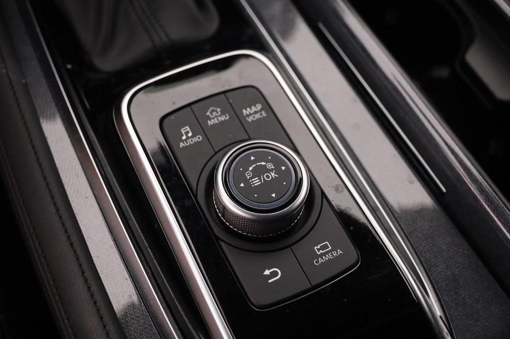 Nissan Armada Vehicle Image 21