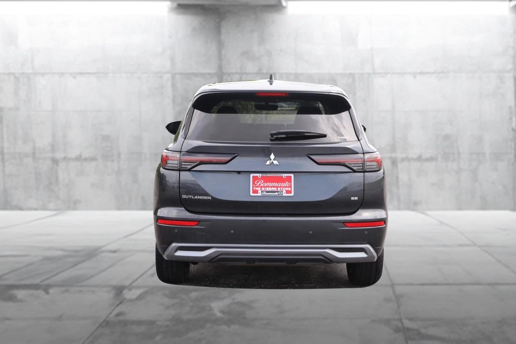 Mitsubishi Outlander Vehicle Image 06