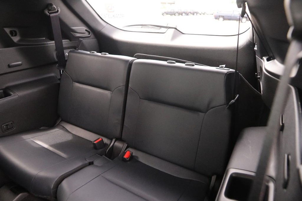 Mitsubishi Outlander Vehicle Image 11