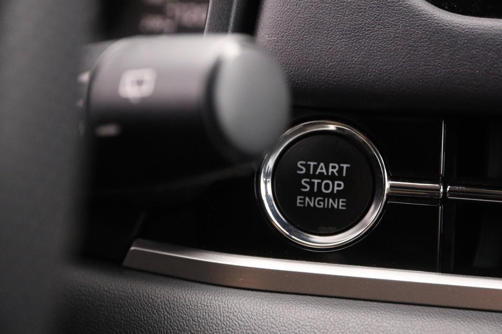 Mitsubishi Outlander Vehicle Image 16