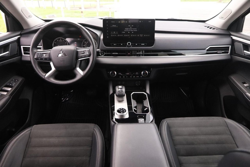 Mitsubishi Outlander Vehicle Image 23