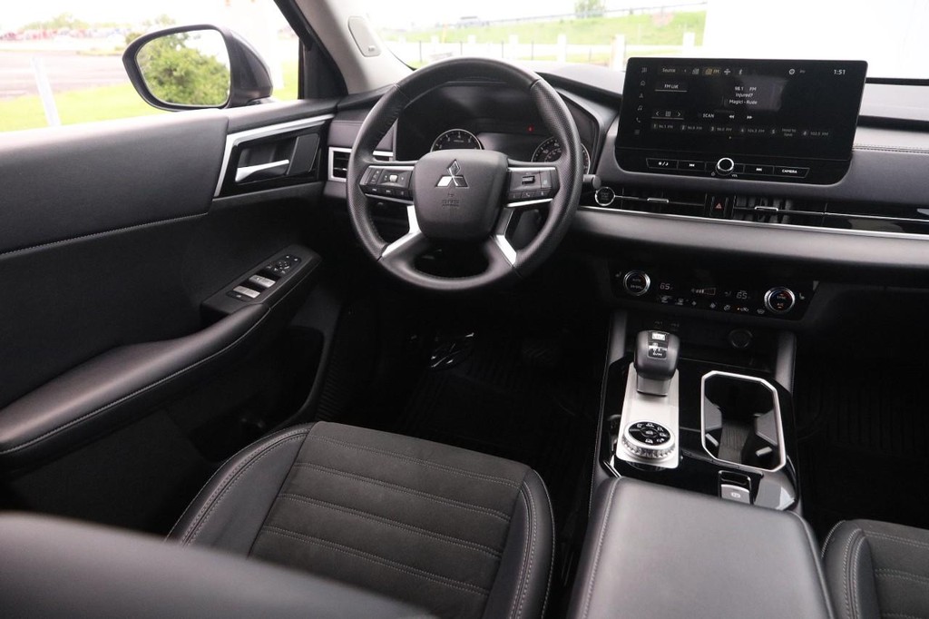 Mitsubishi Outlander Vehicle Image 24