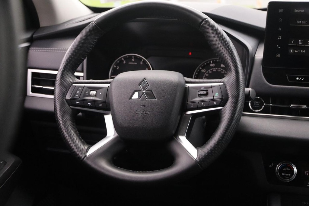 Mitsubishi Outlander Vehicle Image 25