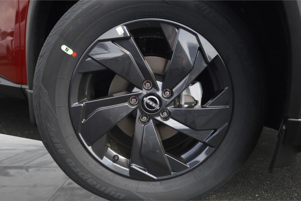 Nissan Rogue Vehicle Image 03