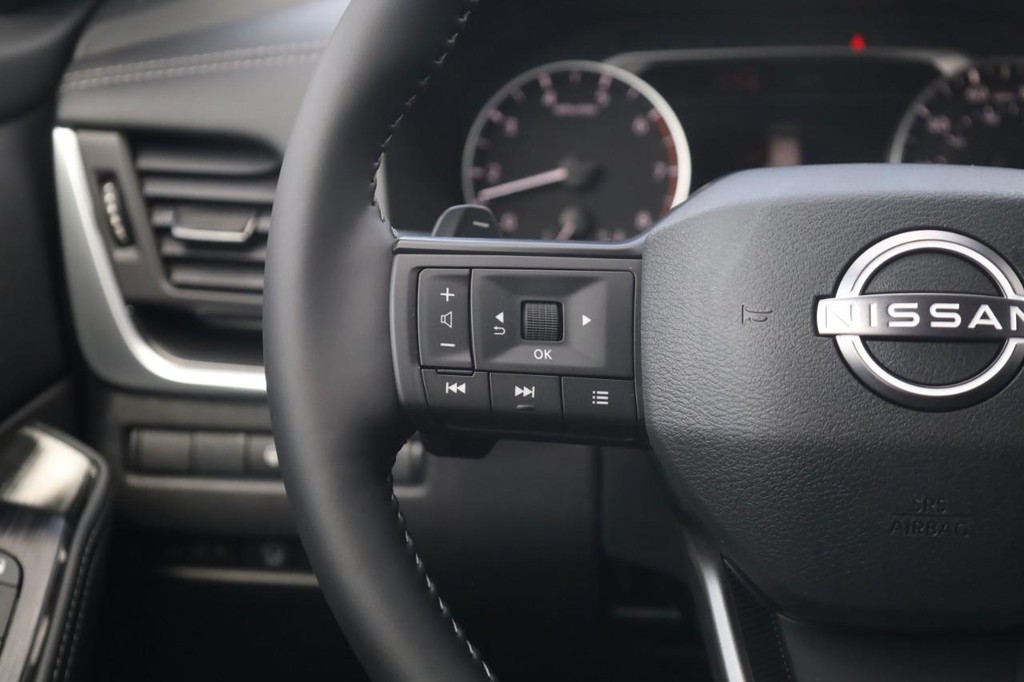 Nissan Rogue Vehicle Image 10