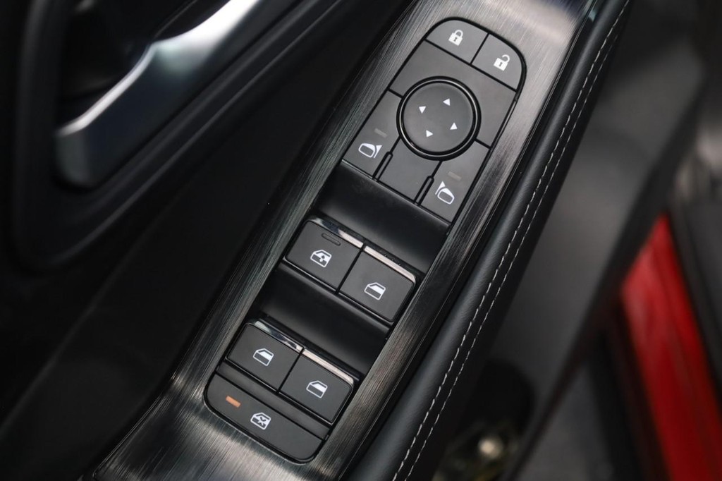 Nissan Rogue Vehicle Image 11