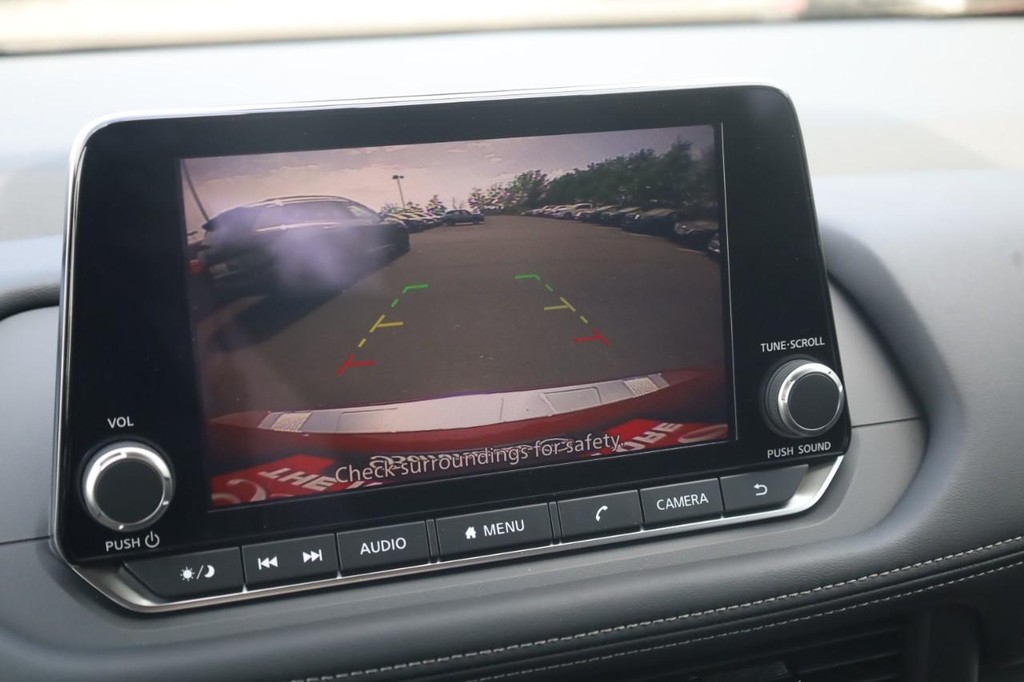 Nissan Rogue Vehicle Image 15