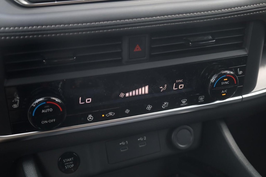 Nissan Rogue Vehicle Image 16