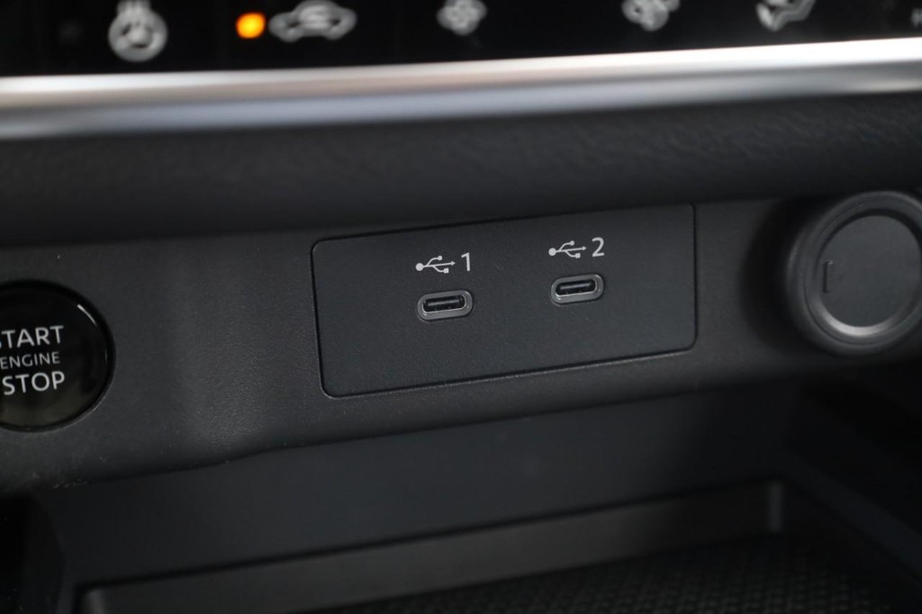Nissan Rogue Vehicle Image 17