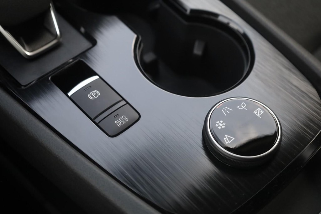 Nissan Rogue Vehicle Image 18