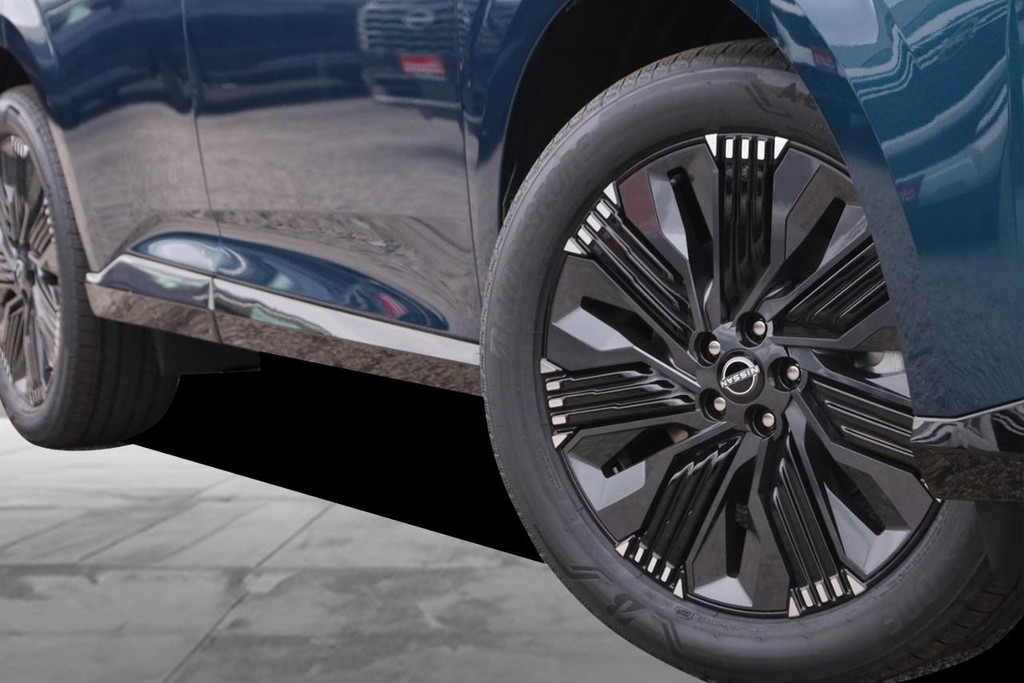 Nissan Murano Vehicle Full-screen Gallery Image 3