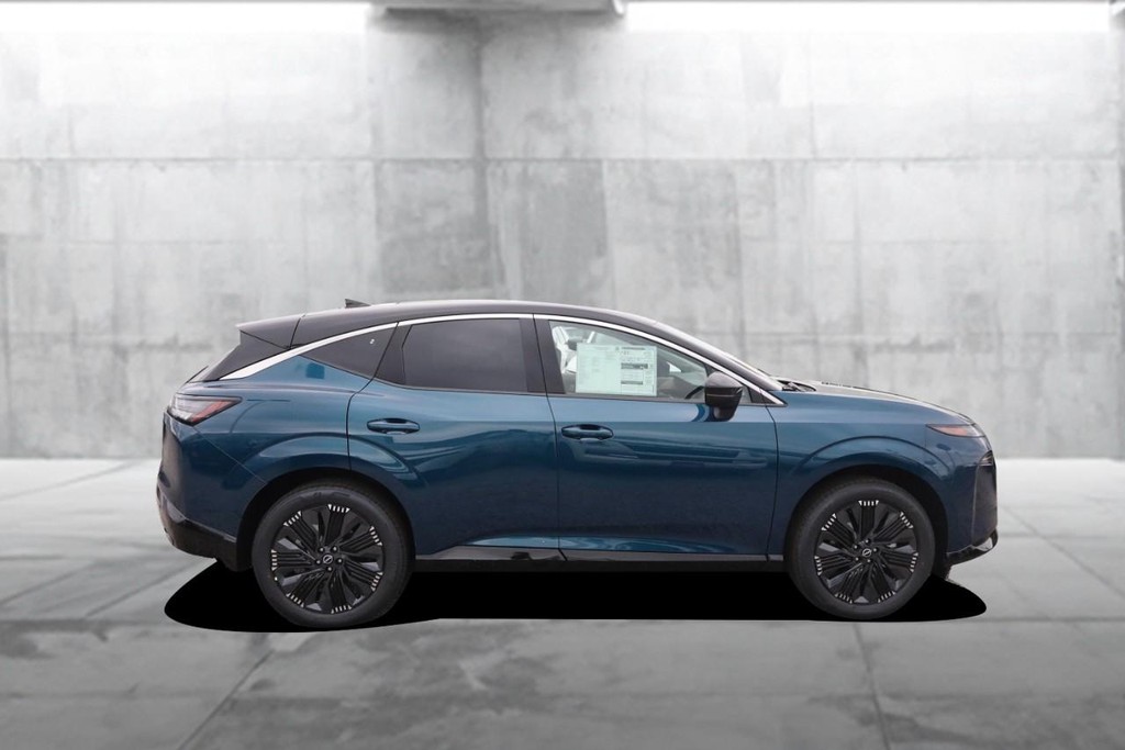 Nissan Murano Vehicle Full-screen Gallery Image 5