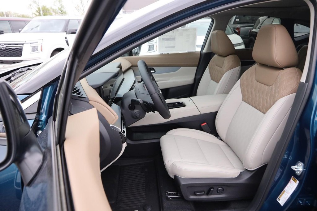 Nissan Murano Vehicle Full-screen Gallery Image 9