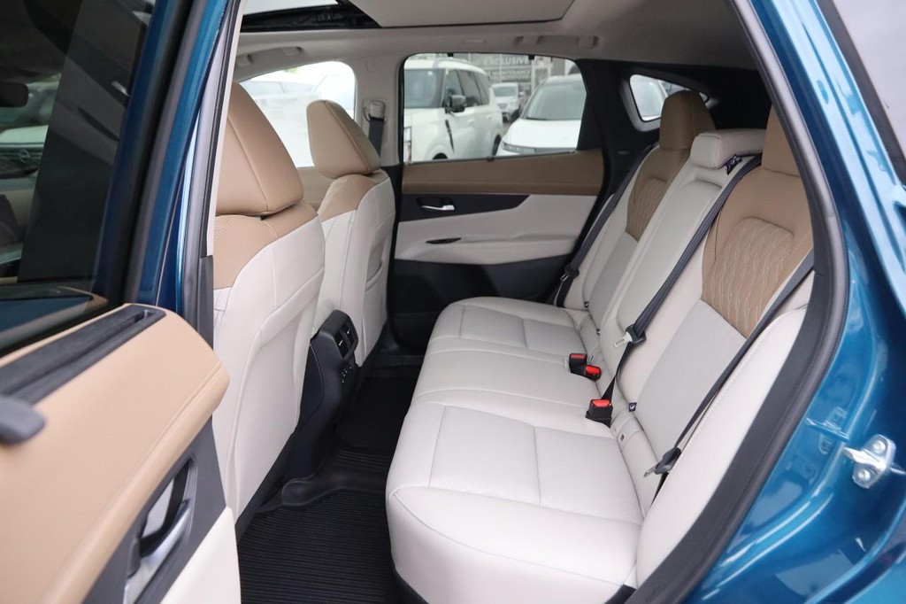 Nissan Murano Vehicle Full-screen Gallery Image 10