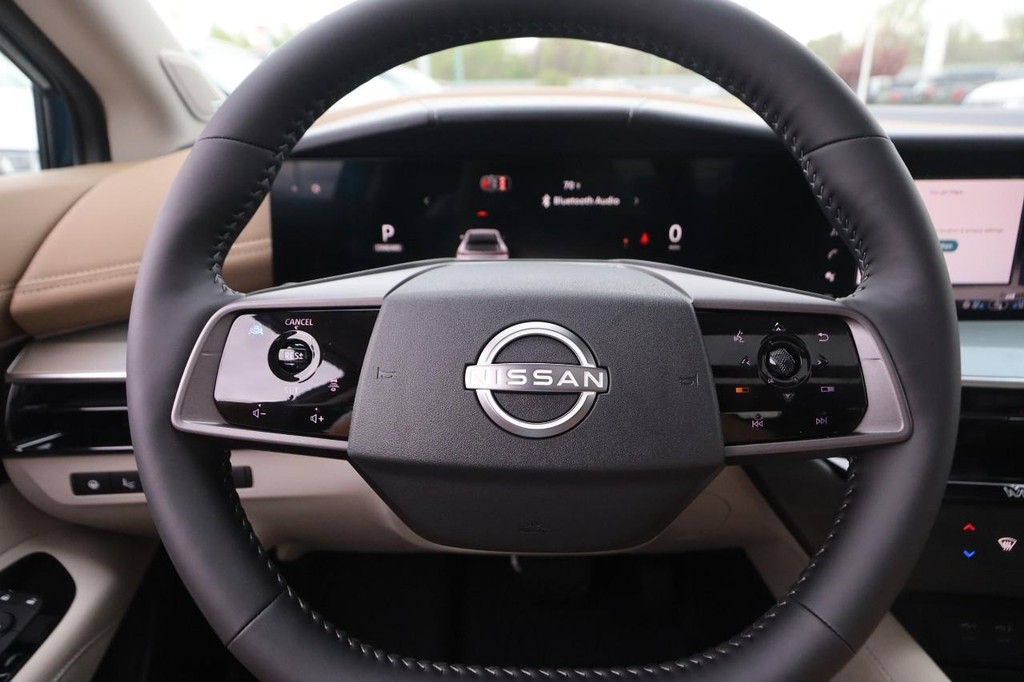 Nissan Murano Vehicle Full-screen Gallery Image 11