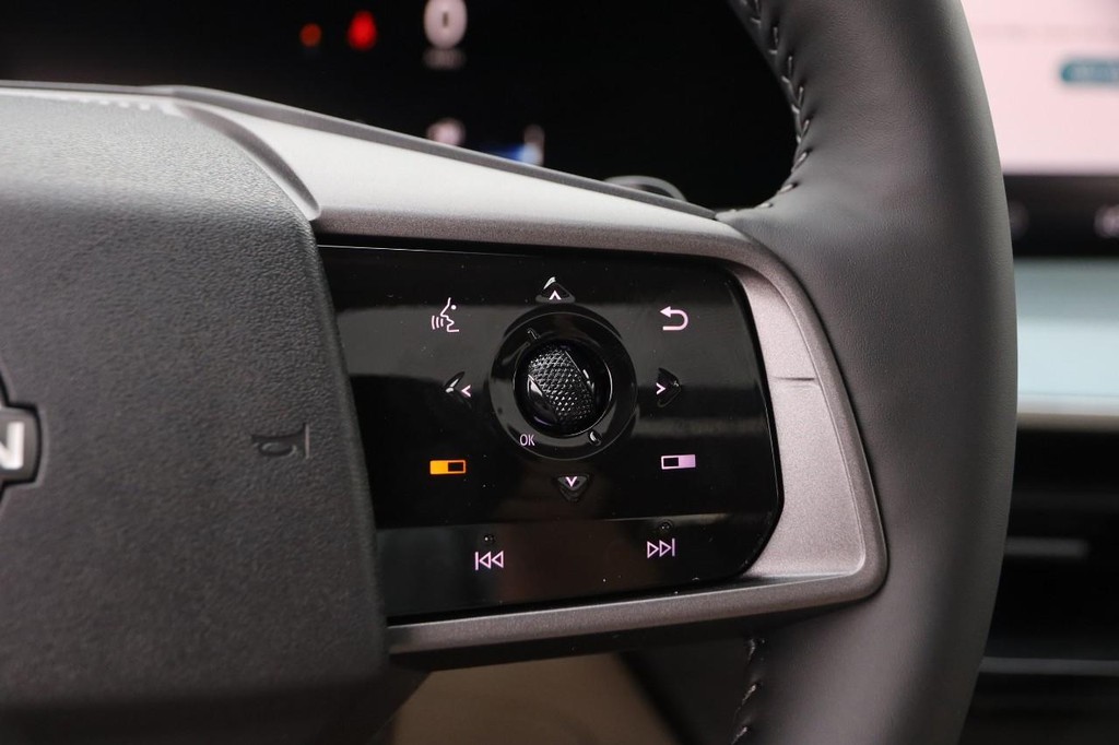 Nissan Murano Vehicle Full-screen Gallery Image 13