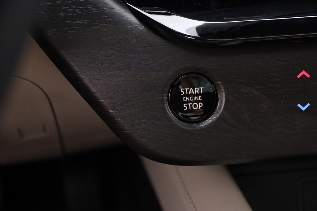 Nissan Murano Vehicle Full-screen Gallery Image 15