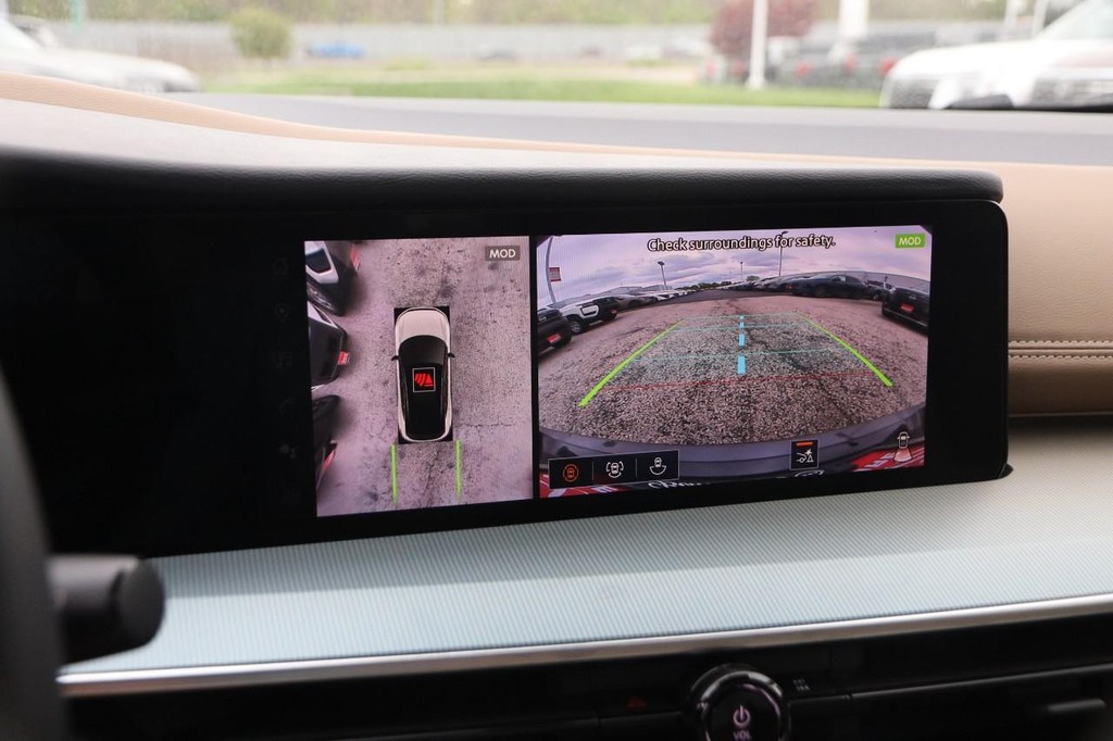 Nissan Murano Vehicle Full-screen Gallery Image 18