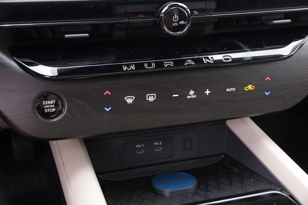 Nissan Murano Vehicle Full-screen Gallery Image 19