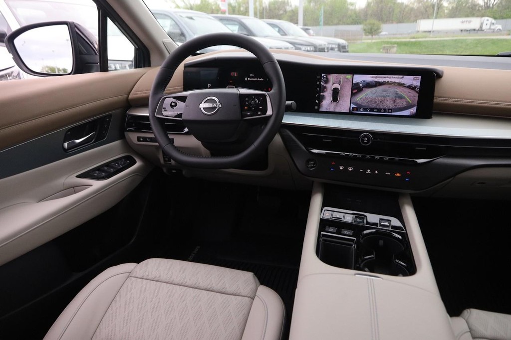 Nissan Murano Vehicle Full-screen Gallery Image 23