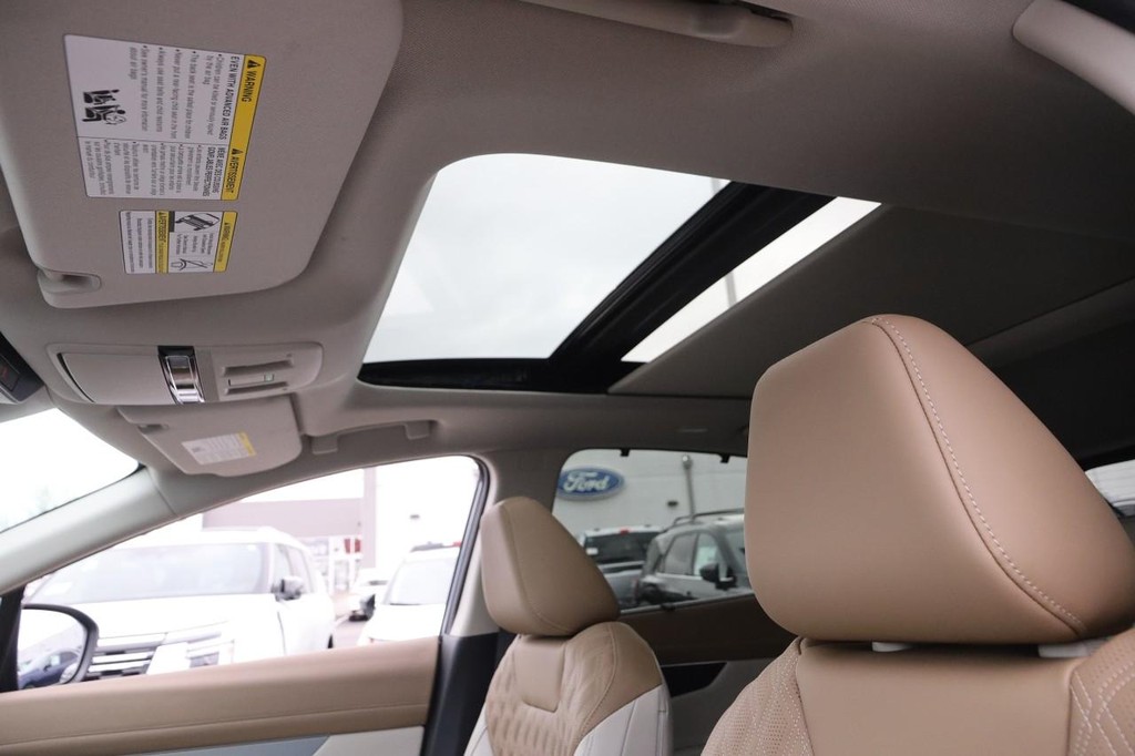 Nissan Murano Vehicle Full-screen Gallery Image 31