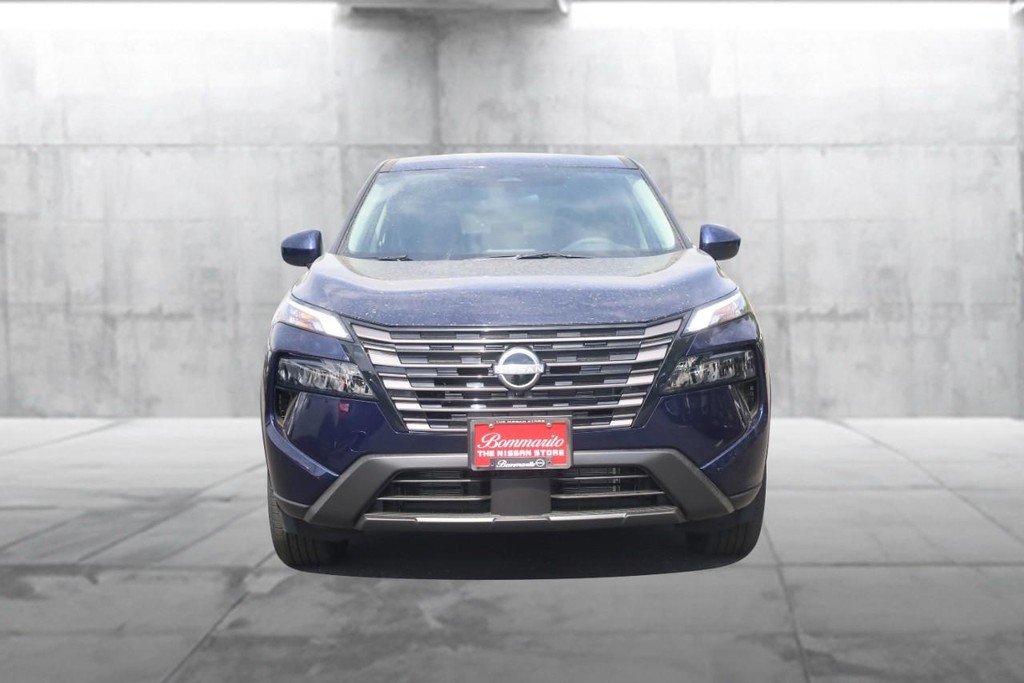 Nissan Rogue Vehicle Image 04