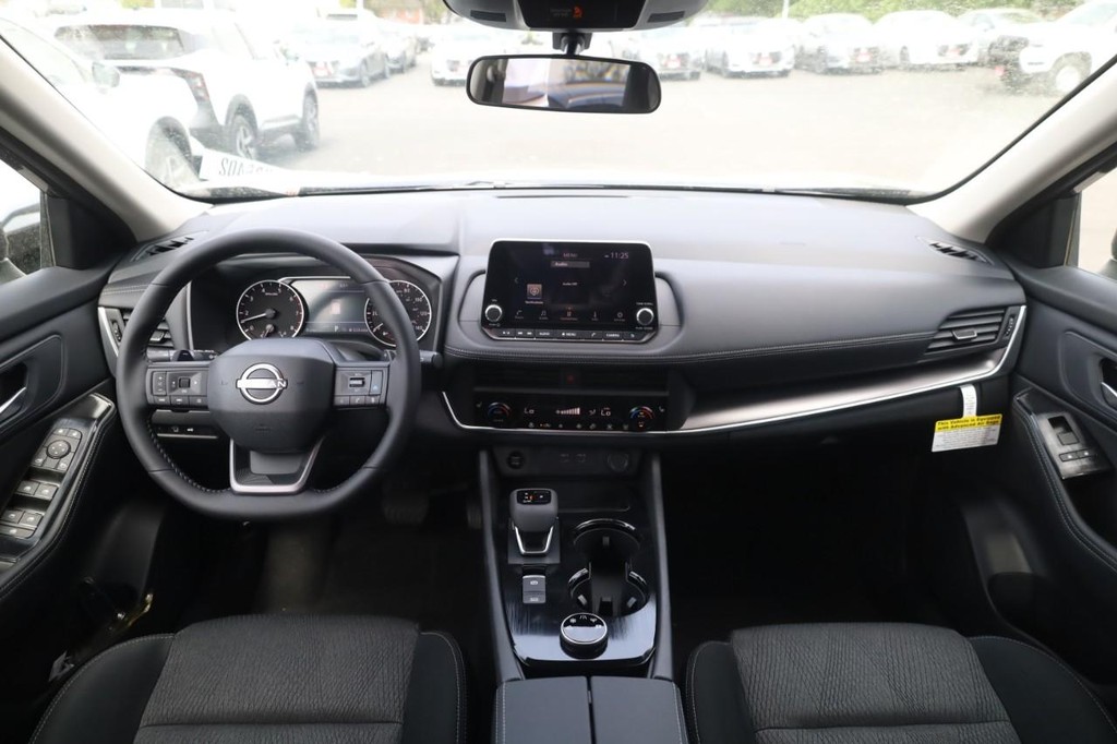 Nissan Rogue Vehicle Image 07