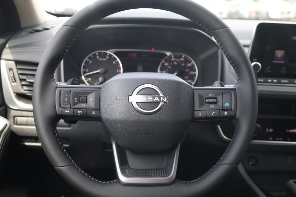 Nissan Rogue Vehicle Image 08