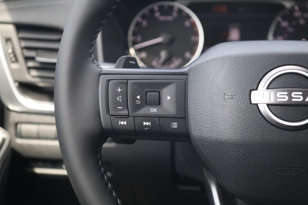 Nissan Rogue Vehicle Image 10