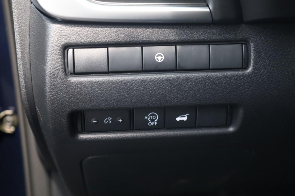 Nissan Rogue Vehicle Image 12