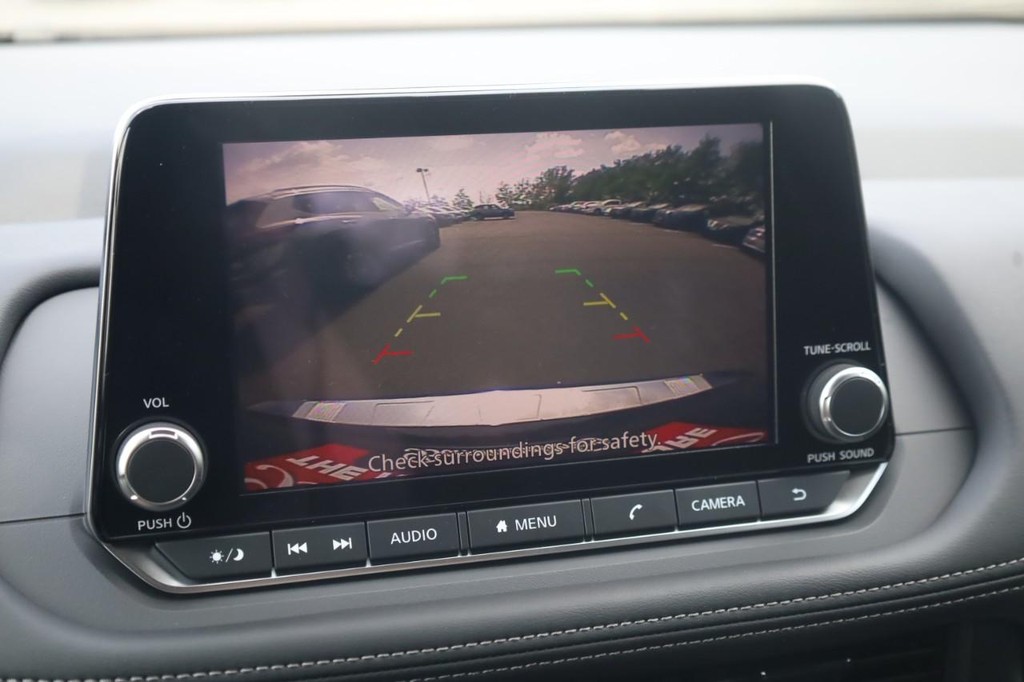 Nissan Rogue Vehicle Image 16