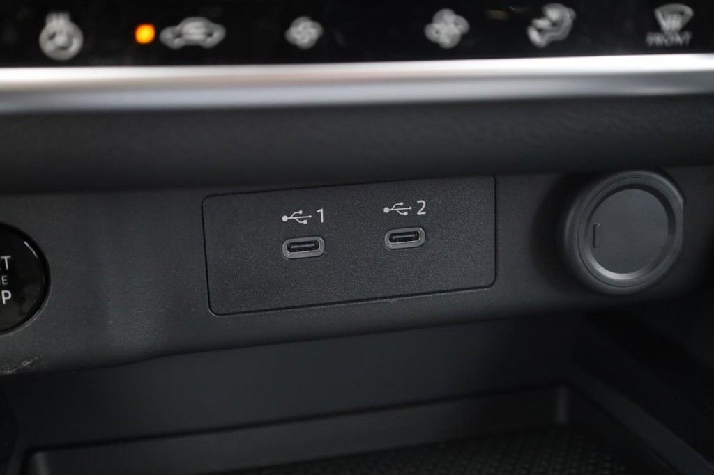 Nissan Rogue Vehicle Image 18