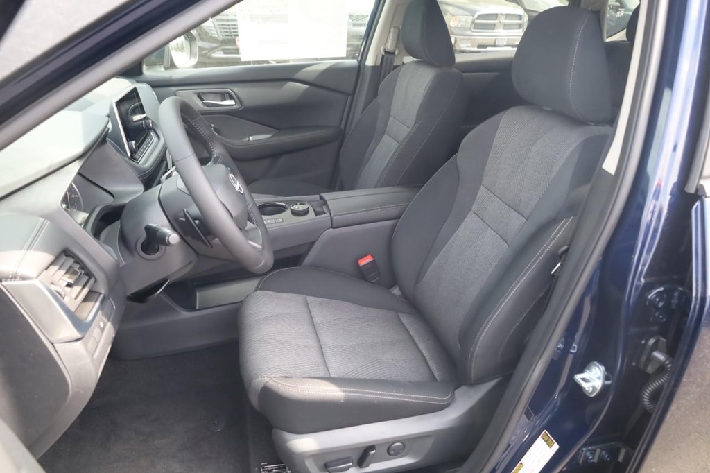 Nissan Rogue Vehicle Image 20