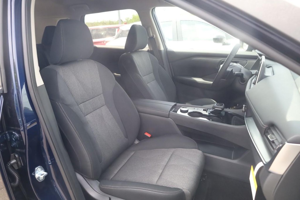 Nissan Rogue Vehicle Image 21