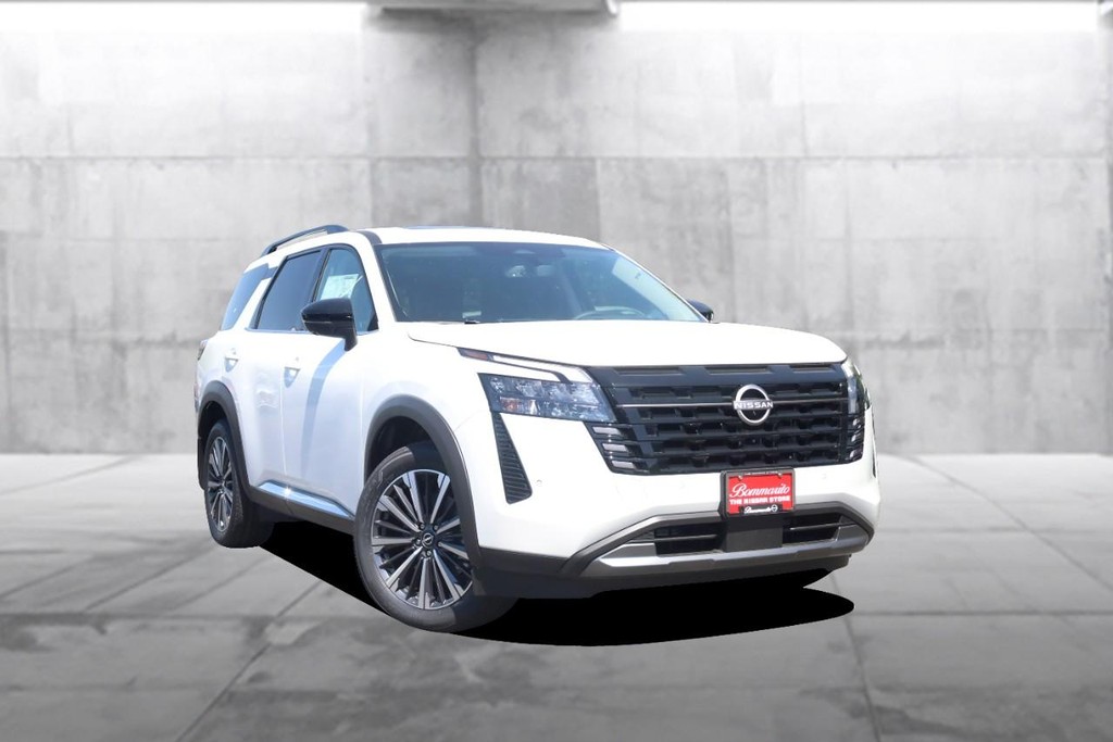 Nissan Pathfinder Vehicle Full-screen Gallery Image 2