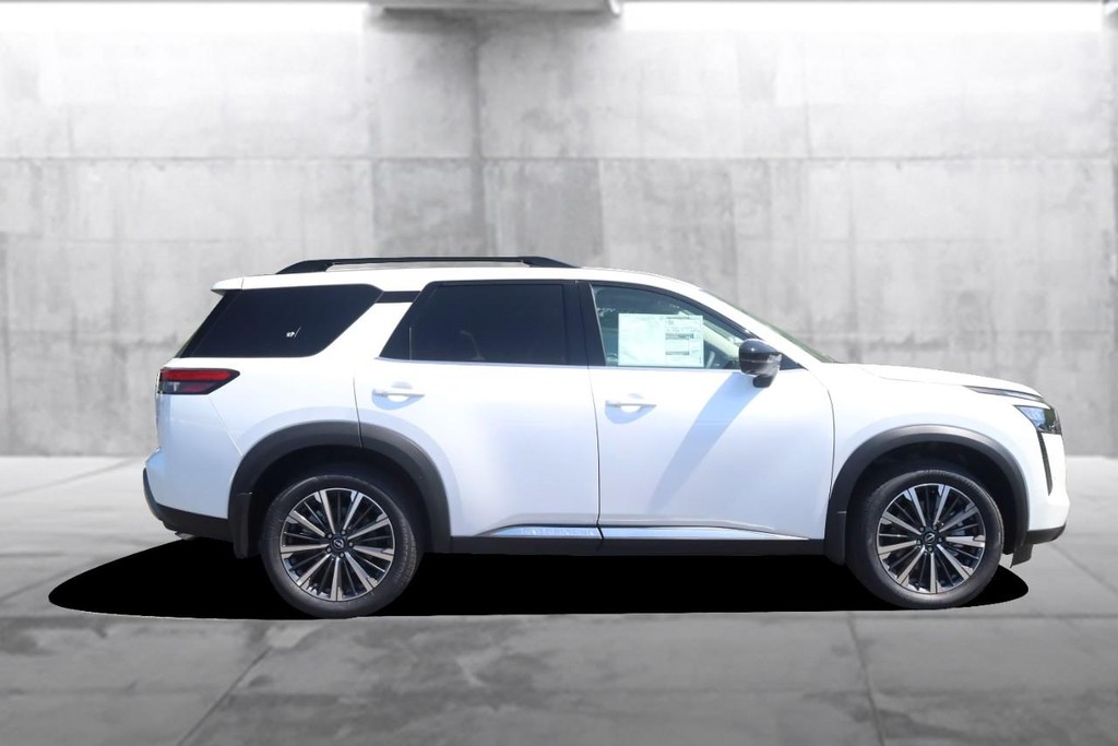 Nissan Pathfinder Vehicle Full-screen Gallery Image 5