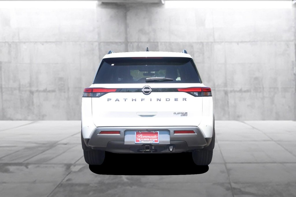 Nissan Pathfinder Vehicle Full-screen Gallery Image 6