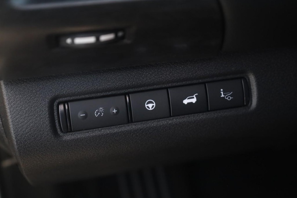 Nissan Pathfinder Vehicle Full-screen Gallery Image 13