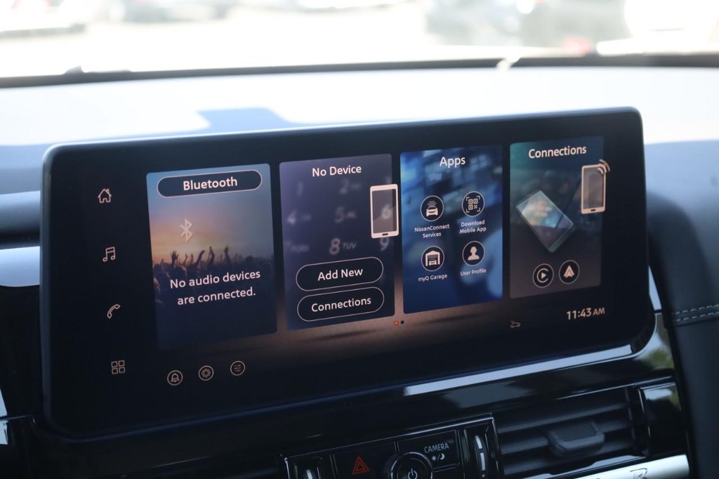 Nissan Pathfinder Vehicle Full-screen Gallery Image 15