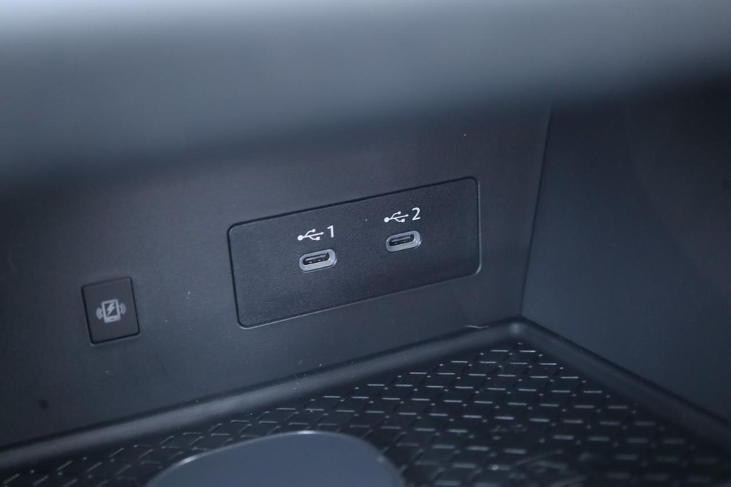 Nissan Pathfinder Vehicle Full-screen Gallery Image 18