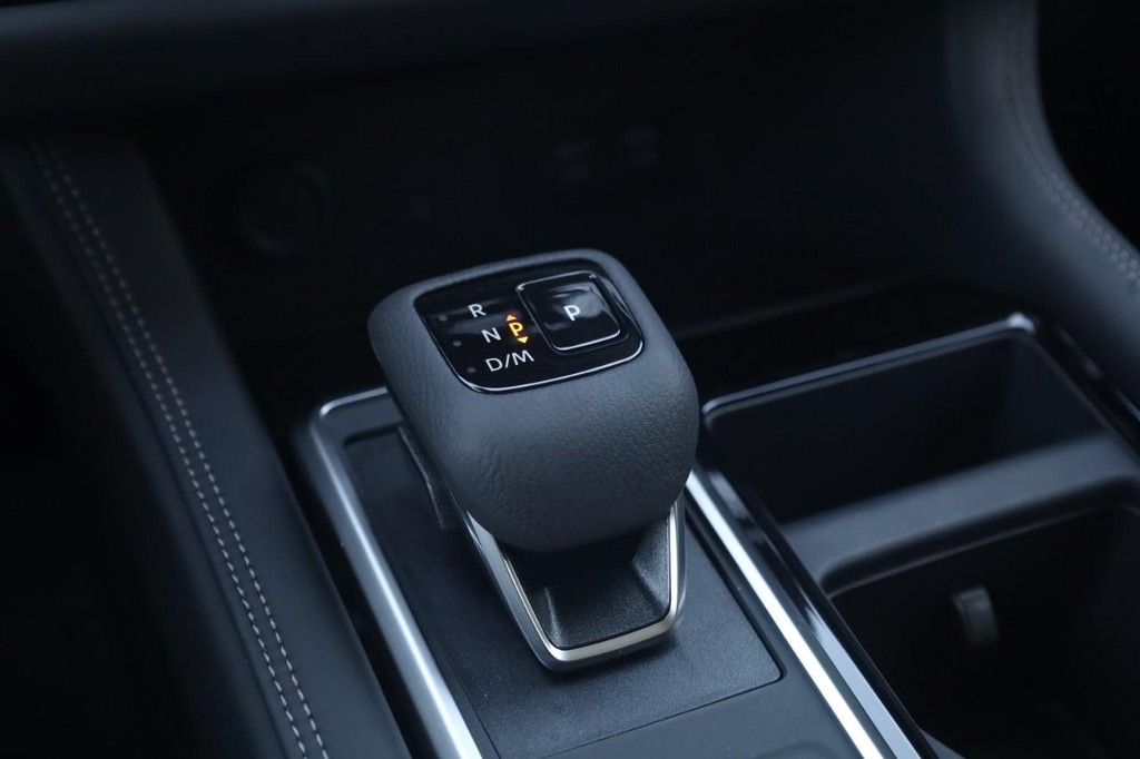 Nissan Pathfinder Vehicle Full-screen Gallery Image 20