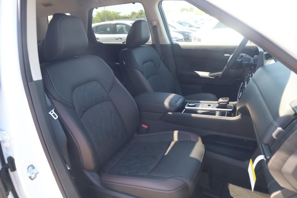 Nissan Pathfinder Vehicle Full-screen Gallery Image 22