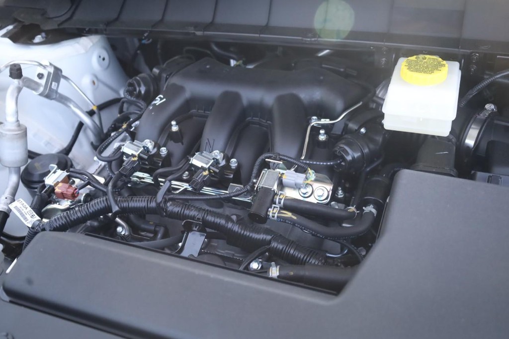 Nissan Pathfinder Vehicle Full-screen Gallery Image 27