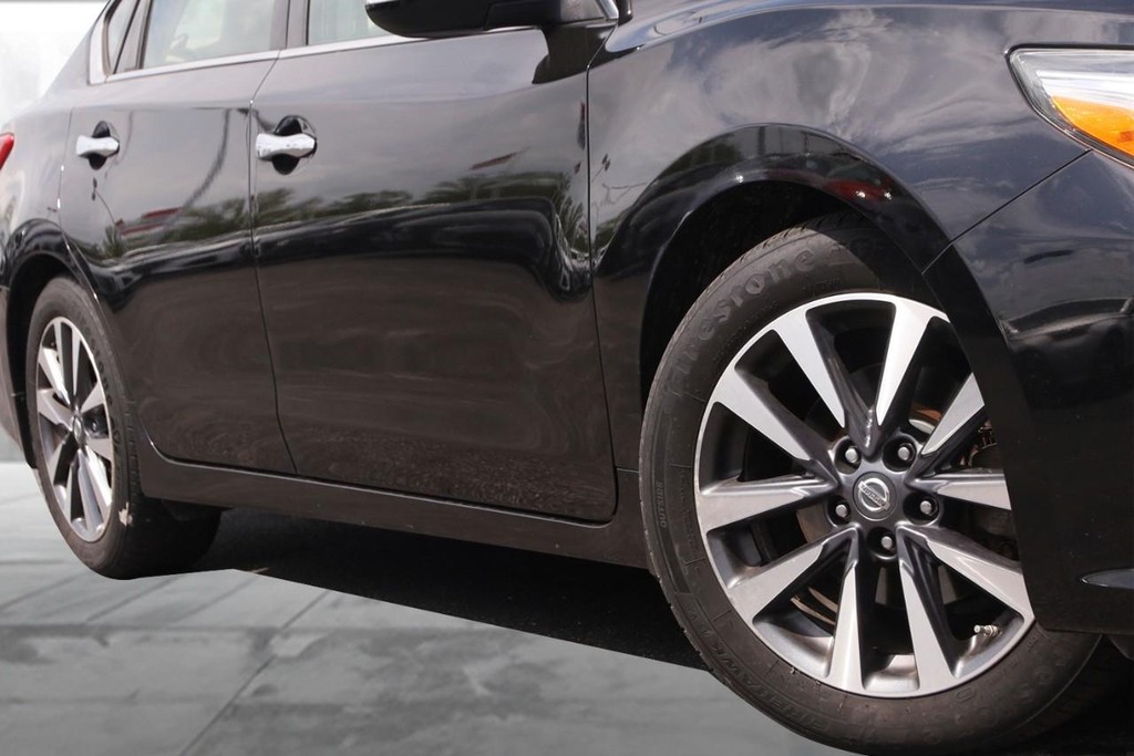 Nissan Altima Vehicle Image 03