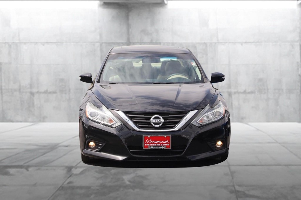 Nissan Altima Vehicle Image 04